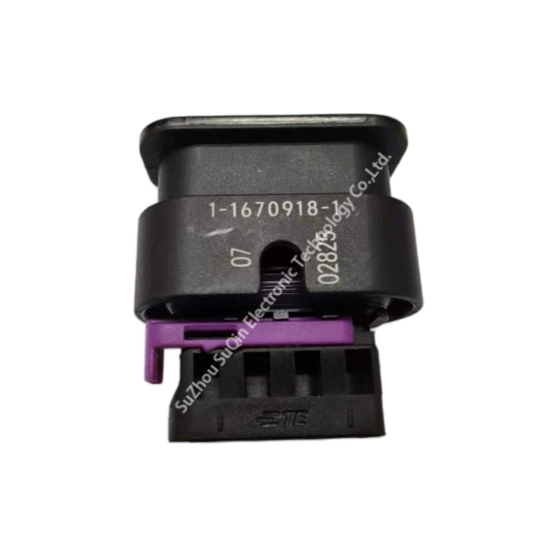 Side profile of 1-1670918-1 connector highlighting the secure latch holder and vibration-resistant structure.