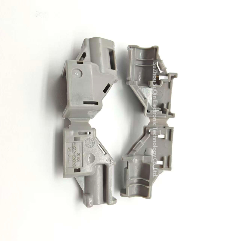 Nahaufnahme des Yazaki 7134-8832-40 Steckverbinderschnittstelle und Verriegelungsmechanismus.