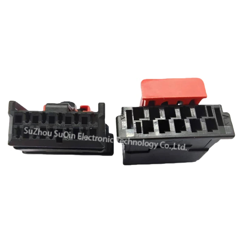 Isometric perspective of the 2-row black thermoplastic MicroSpace receptacle.