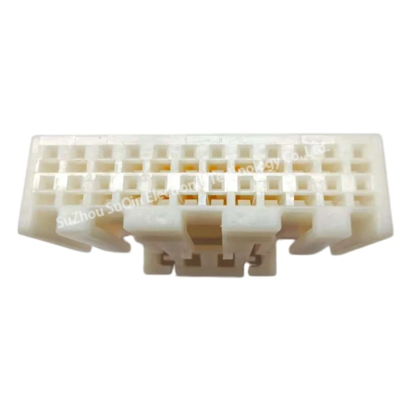 Detailed mating face of MG655758 for .025 inch tab width terminals.