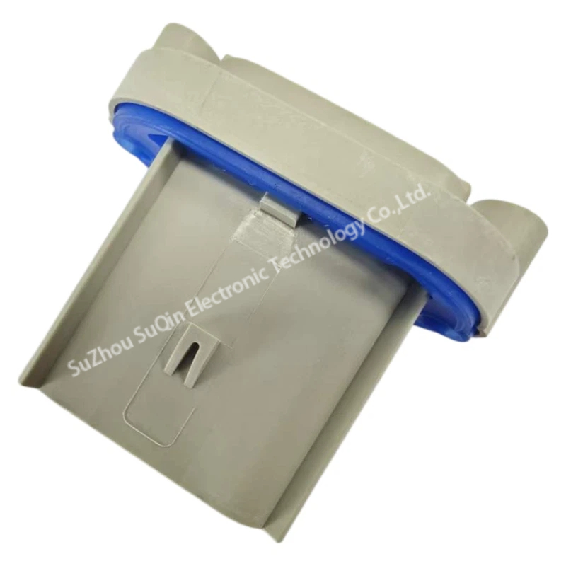 Side isometric view of a single 477259020 plug connector body, showcasing the integrated locking latch mechanism slot on the outer wall and the pre-fitted blue silicone panel gasket.