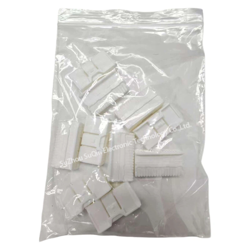 Industrial bulk packaging for xluig 6098-4756 with lot and quantity identification.