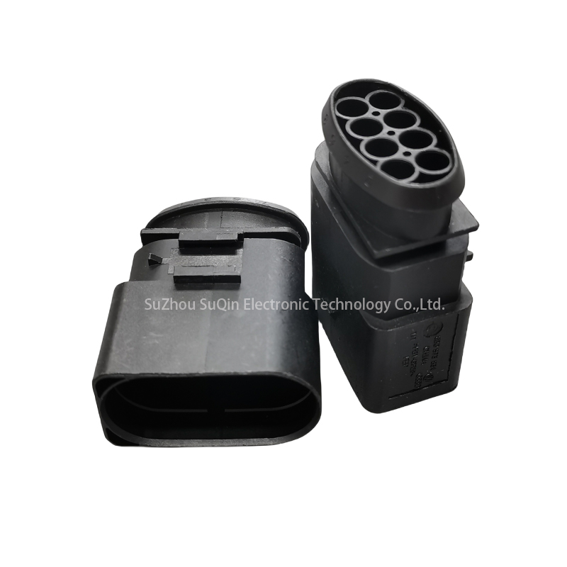8D0973834 : connecteur auto mâle étanche à 8 voies